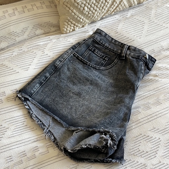 Distressed charcoal denim shorts - size L - Picture 2 of 3